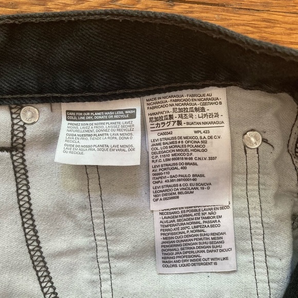 LEVI’S black denim cutoff shorts - Picture 6 of 10